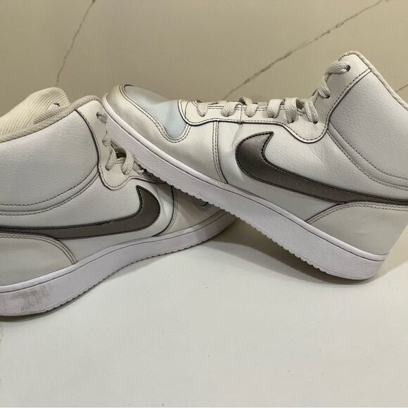 Nike White and Gray Sneakers - Picture 4 of 8